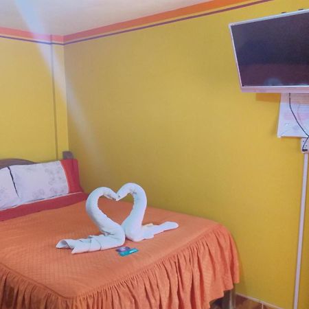 Hostal "La Roca" Уюні Екстер'єр фото