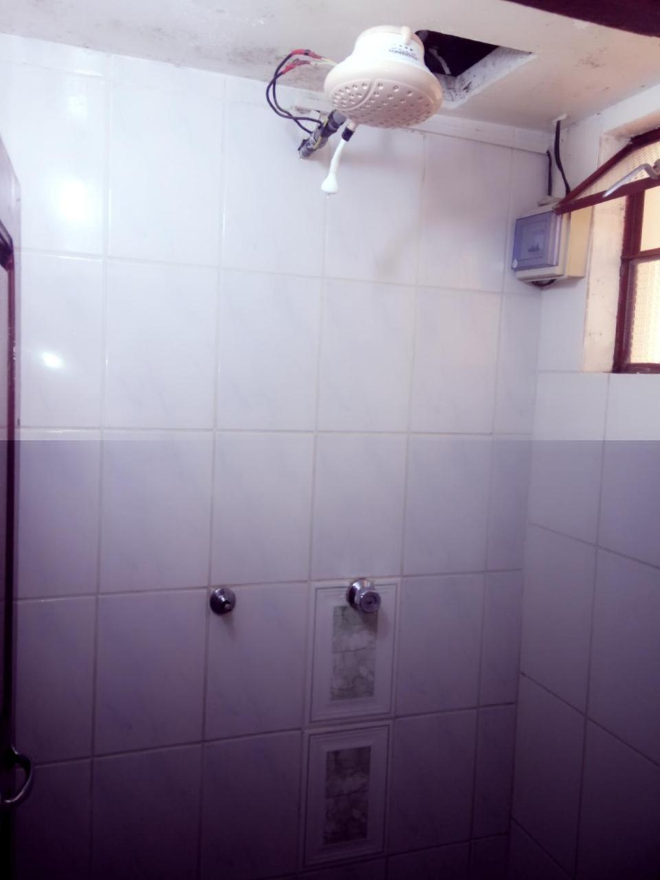 Hostal "La Roca" Уюні Екстер'єр фото