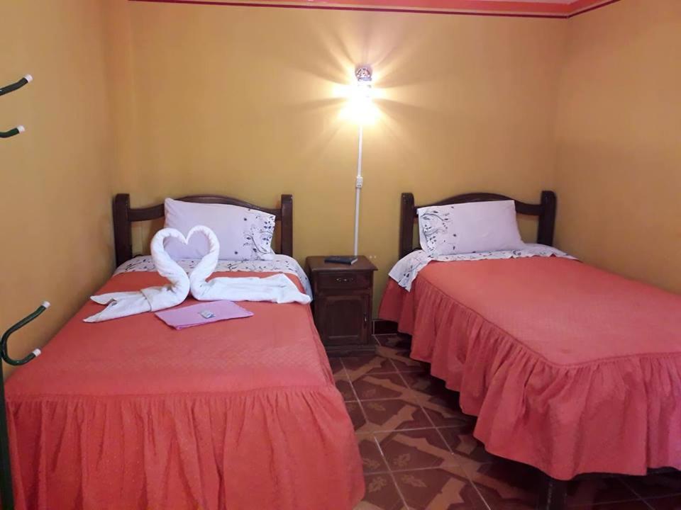 Hostal "La Roca" Уюні Екстер'єр фото
