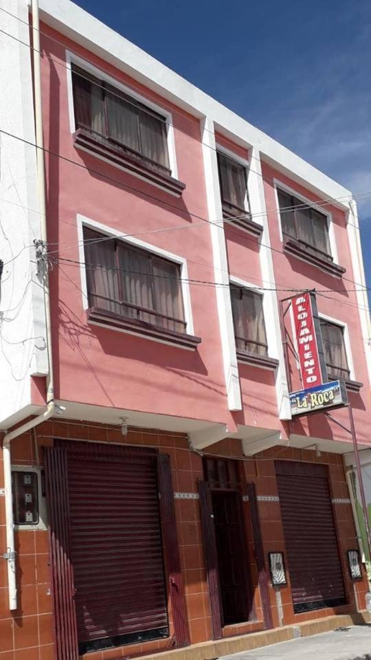 Hostal "La Roca" Уюні Екстер'єр фото