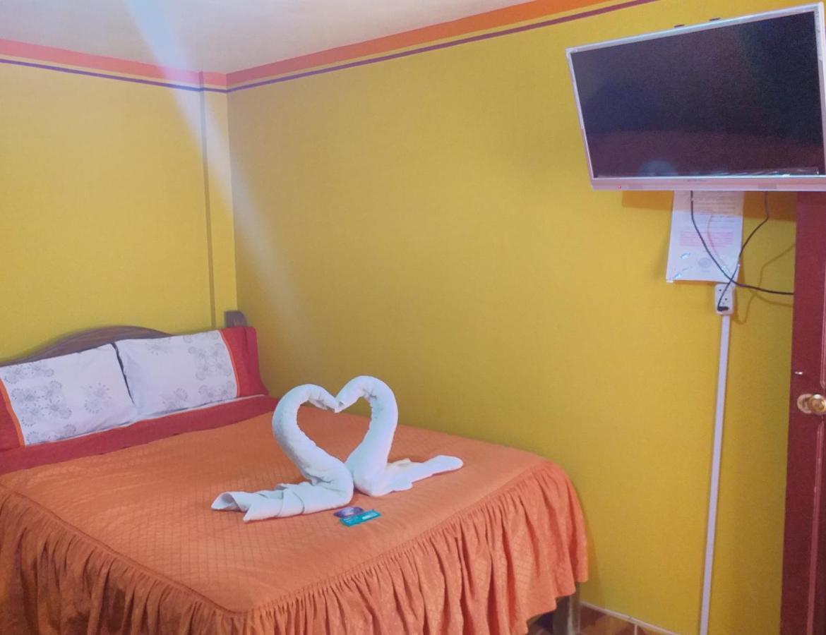 Hostal "La Roca" Уюні Екстер'єр фото